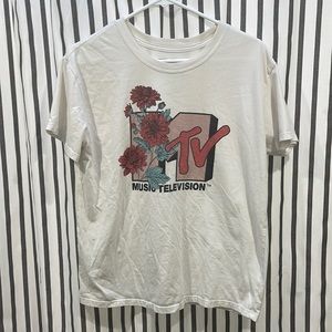 Cream colored T-shirt, size L , good condition